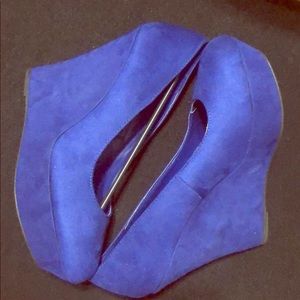 Blue platform wedge pumps